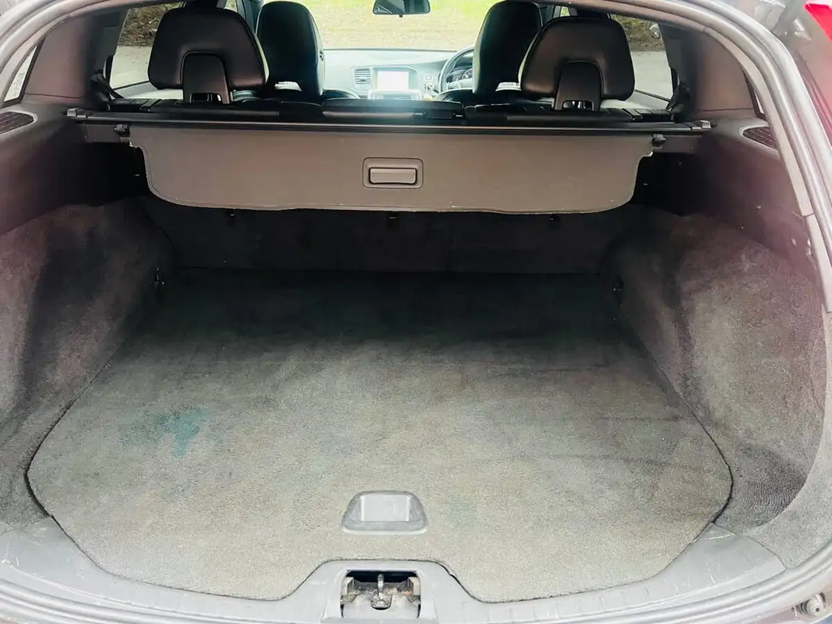 2014-volvo-v60-24td-r-design-geartronic-big-47