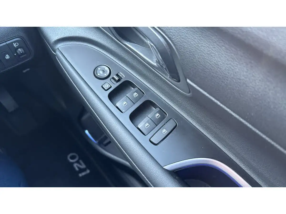 2024-hyundai-i20-10-t-gdi-premium-dct-big-25