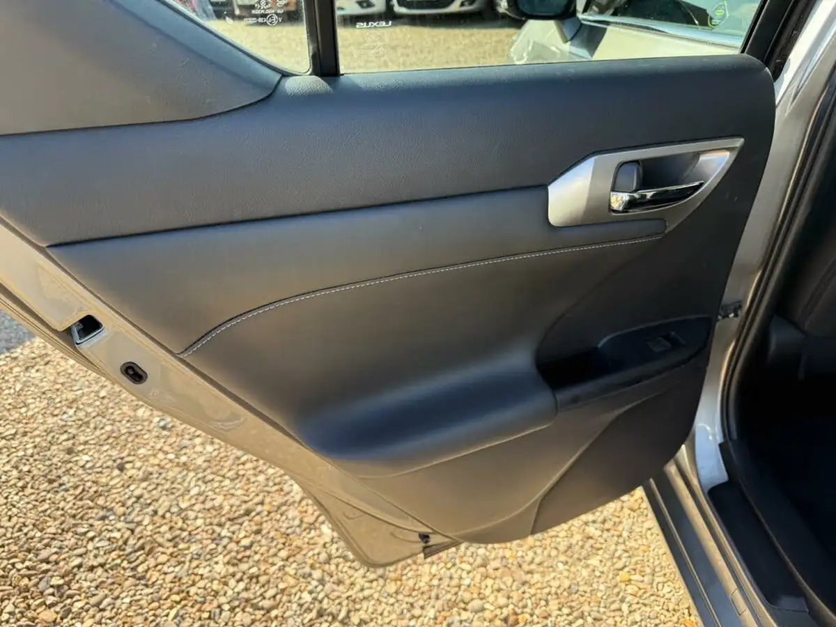 2015-lexus-ct-200h-18-advance-plus-big-59