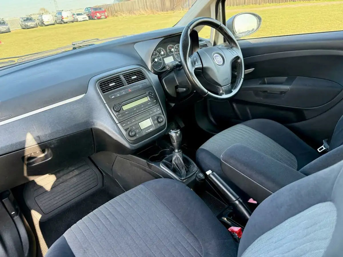 2008-fiat-grande-punto-14-eleganza-5d-big-11