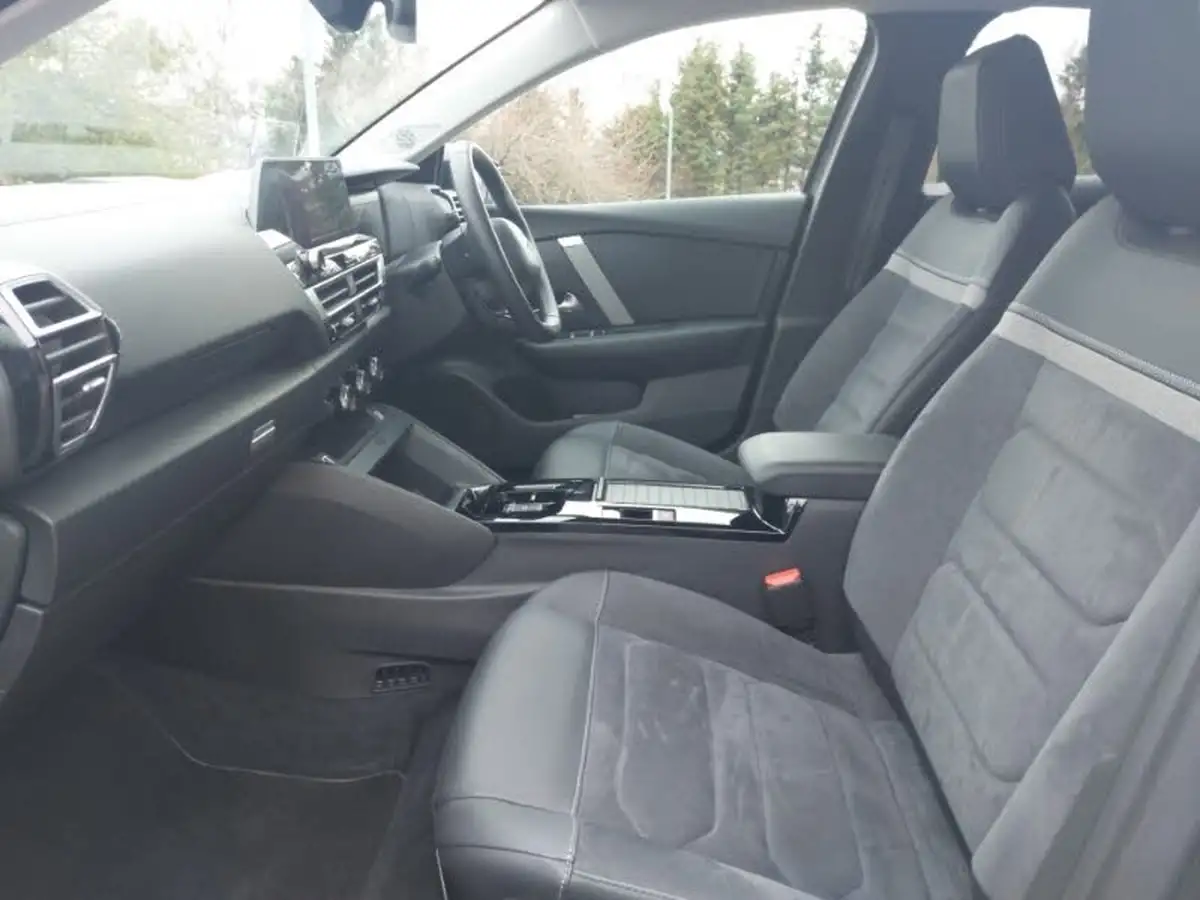 2024-citroen-c4-x-e-e-series-136ps-50kwh-big-4