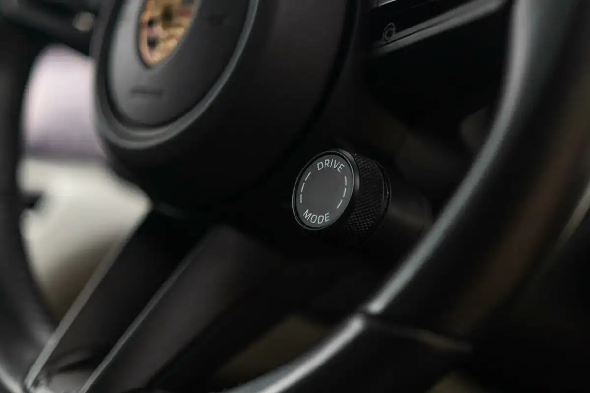 2021-porsche-taycan-e-turbo-s-big-48
