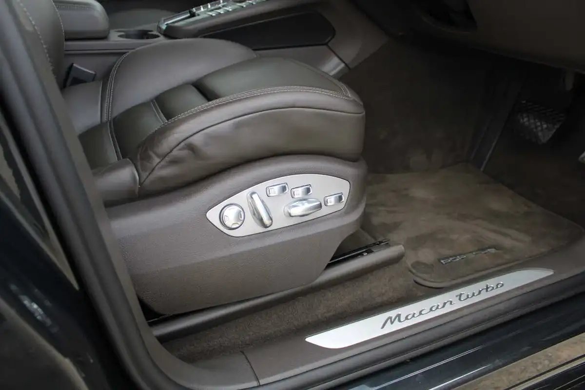 2020-porsche-macan-29-v6-turbo-big-36