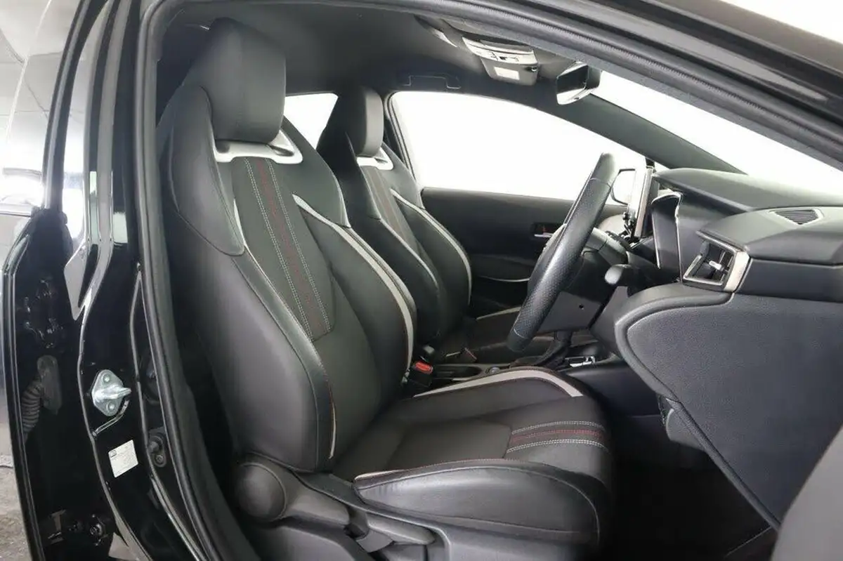 2021-toyota-corolla-18-vvt-i-gr-sport-trk-hatchback-big-32