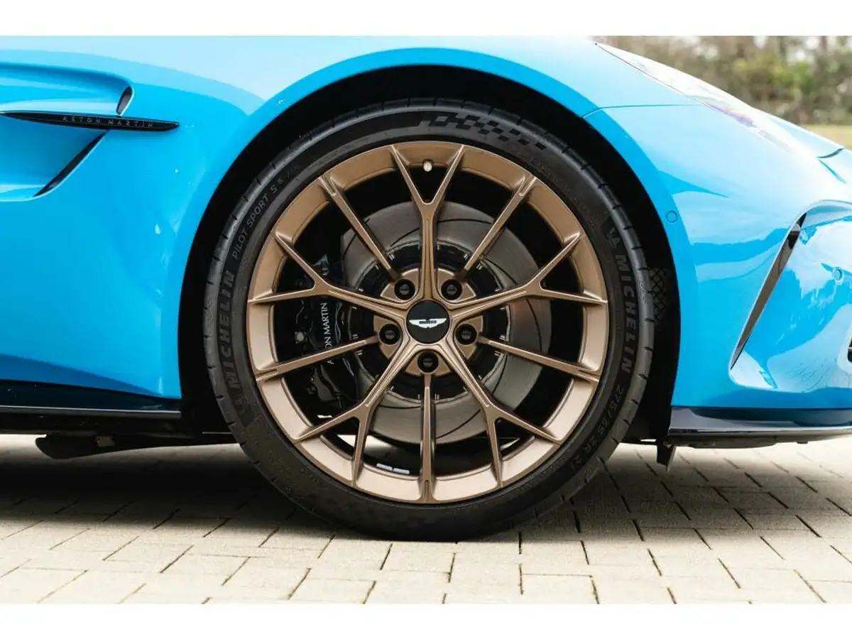 2024-aston-martin-vantage-40-v8-vantage-coupe-auto-big-2