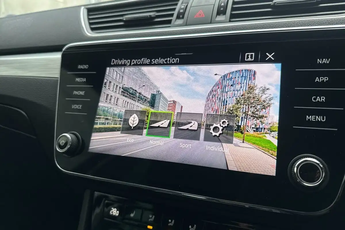 2023-skoda-superb-20tdi-se-technology-hatchback-dsg-big-20