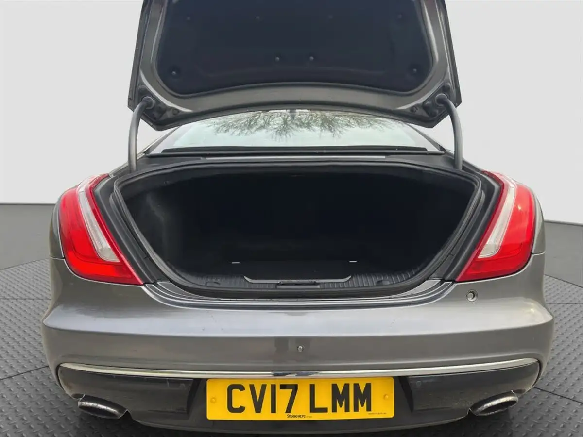 2017-jaguar-xj-series-30td-xj-portfolio-swb-big-17