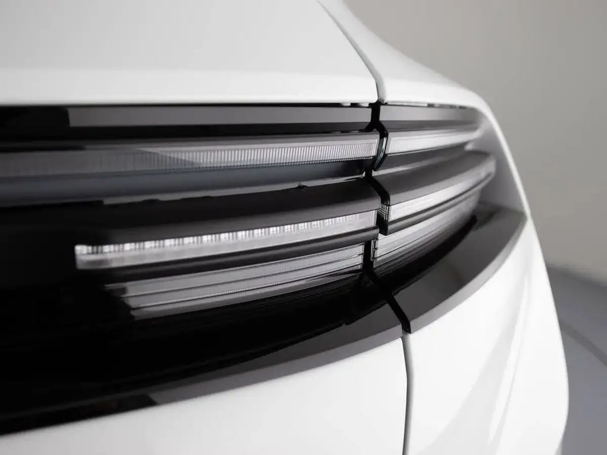 2025-porsche-macan-e-electric-big-24