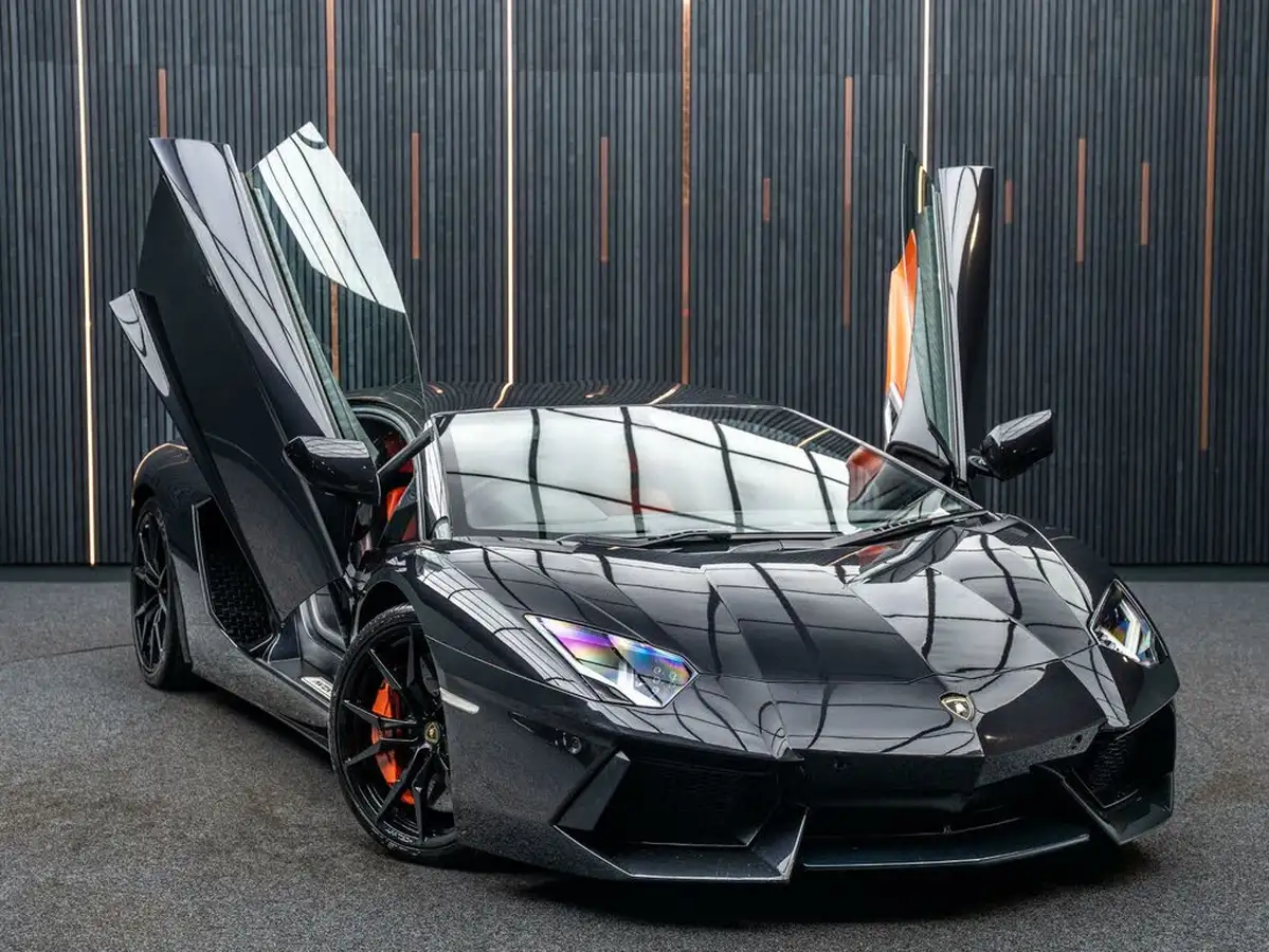 2014-lamborghini-aventador-65-lp-700-4-coupe-big-3