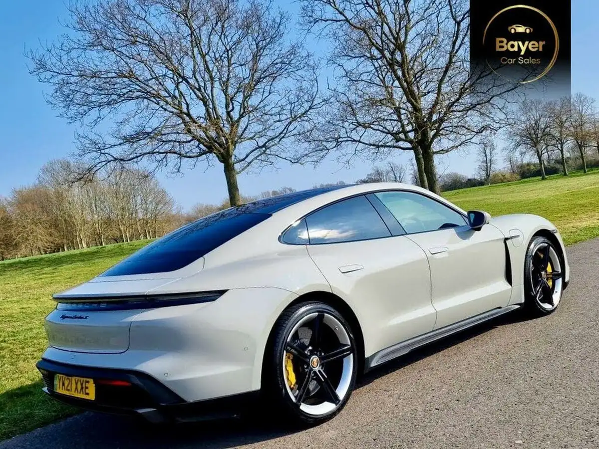 2021-porsche-taycan-e-turbo-s-big-30