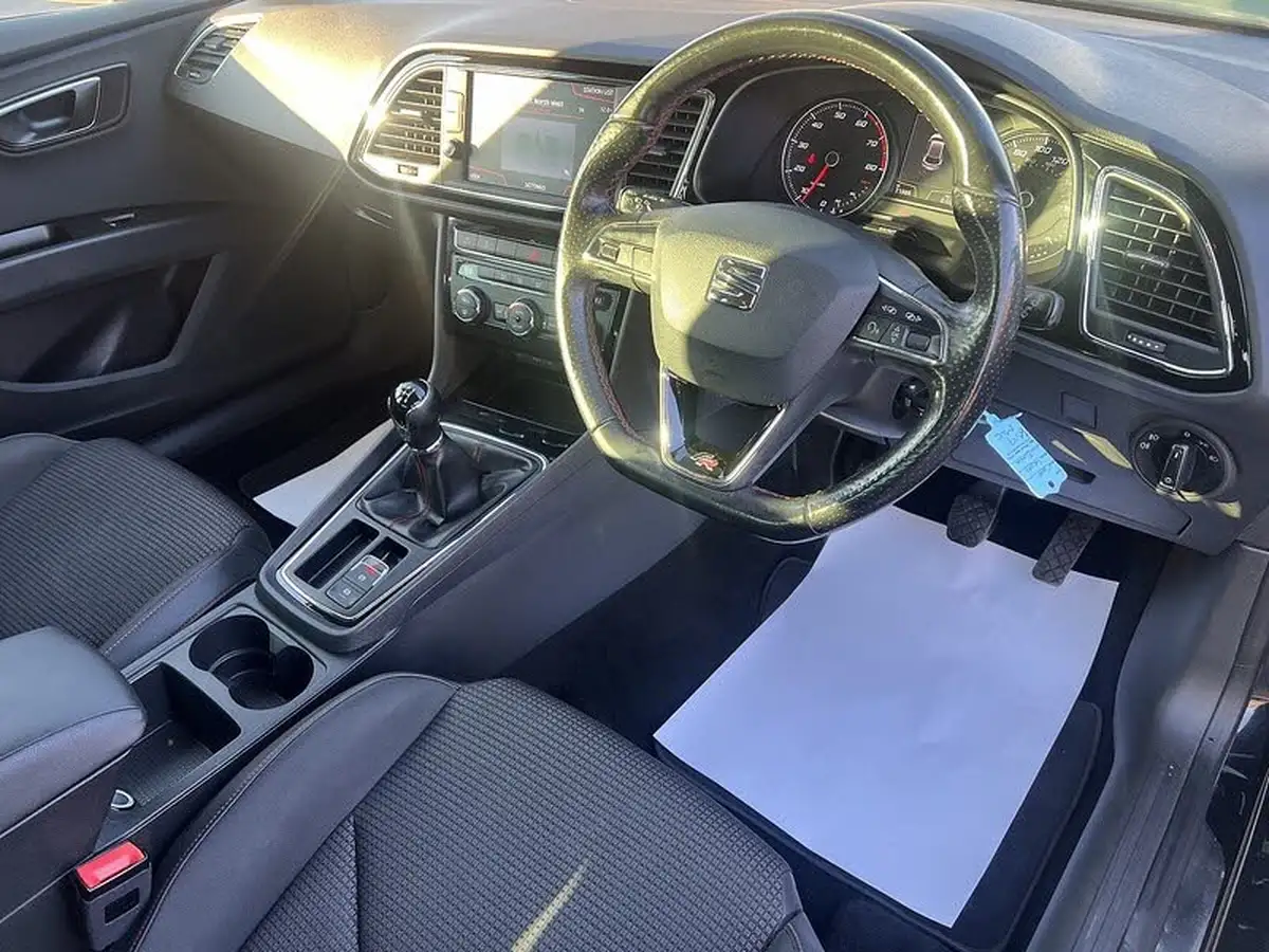 2017-seat-leon-14-ecotsi-fr-technology-hatchback-5d-big-9