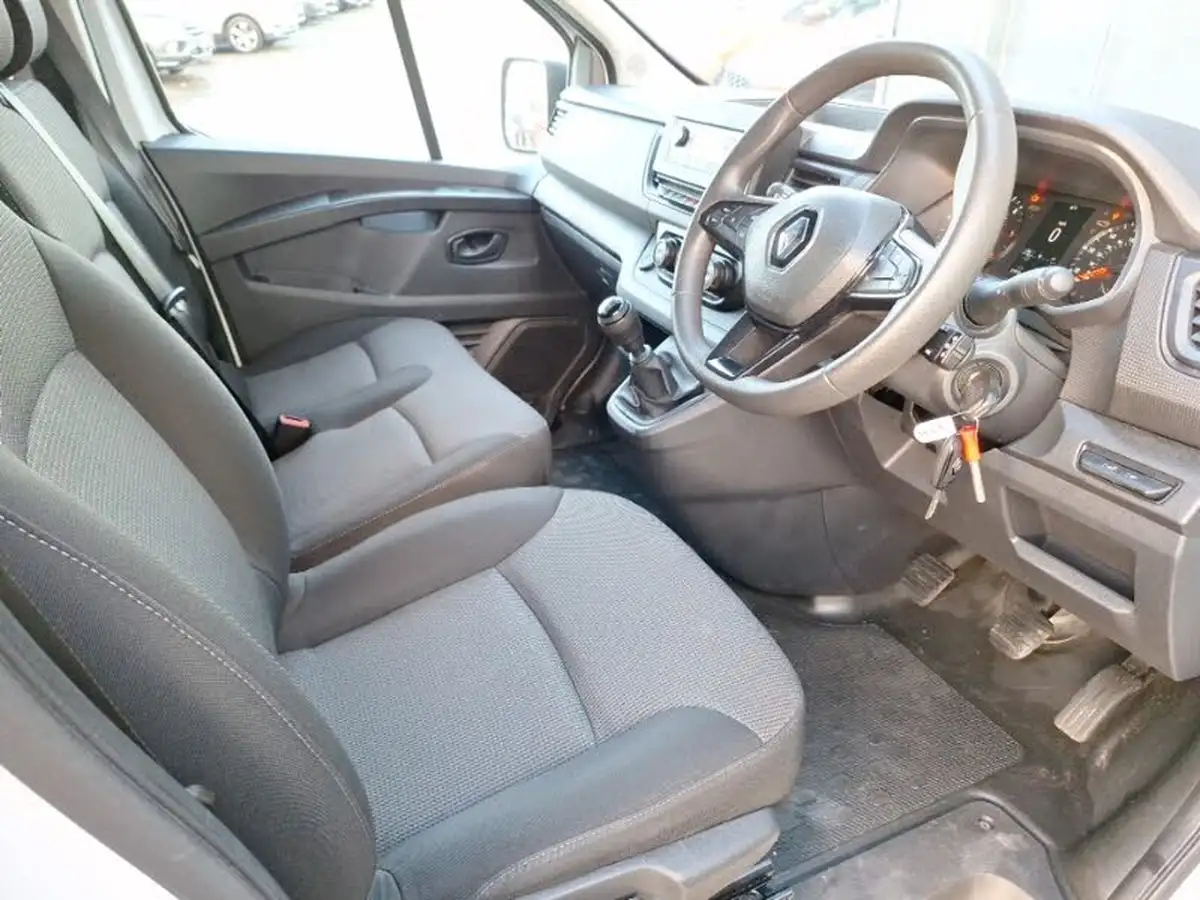 2022-renault-trafic-20dci-ll30-130-business-panel-big-2
