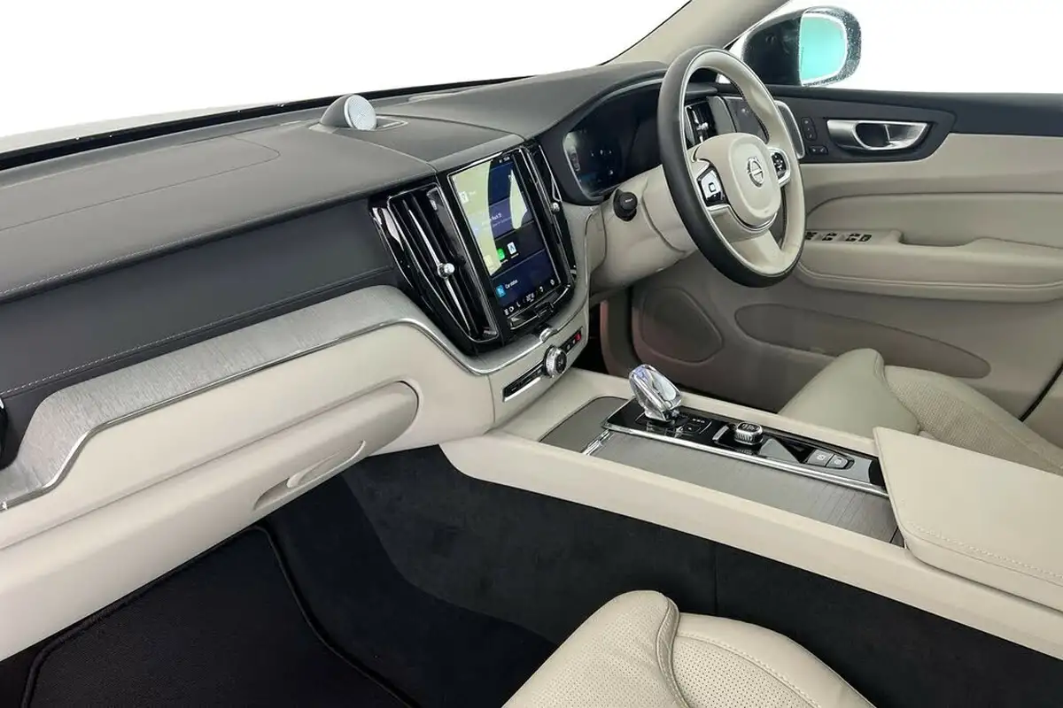 2024-volvo-xc60-20-b5-ultra-dark-big-1