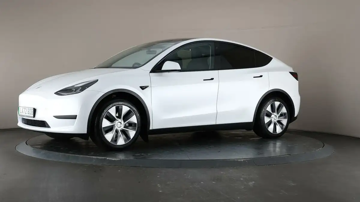 2022-tesla-model-y-e-rwd-big-39