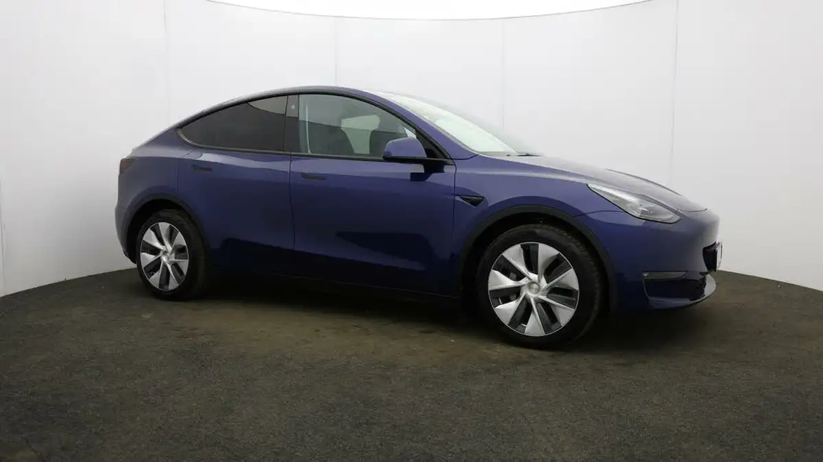 2022-tesla-model-y-e-long-range-big-43