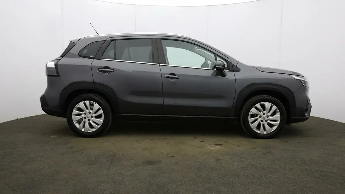2022-suzuki-s-cross-15-motion-big-50