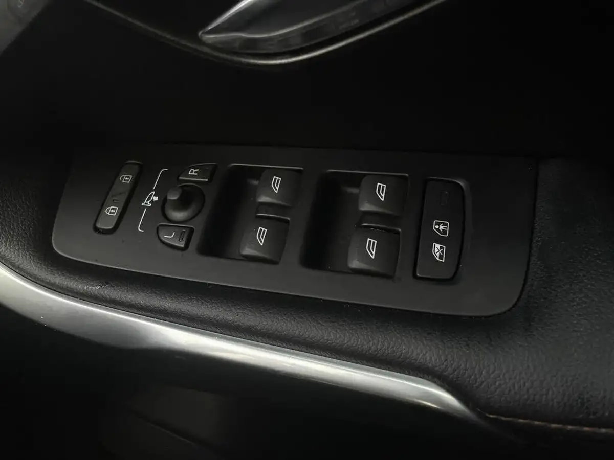 2015-volvo-v40-20td-d4-cross-country-lux-geartronic-big-19