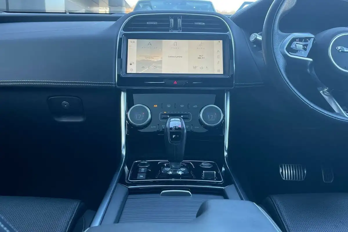 2021-jaguar-xe-20-p250-r-dynamic-black-big-38