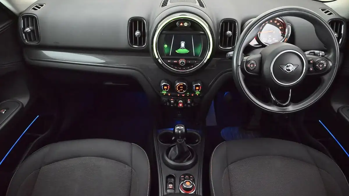 2019-mini-countryman-20td-cooper-d-classic-all4-big-12
