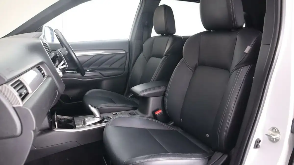 2020-mitsubishi-outlander-24-dynamic-phev-big-13