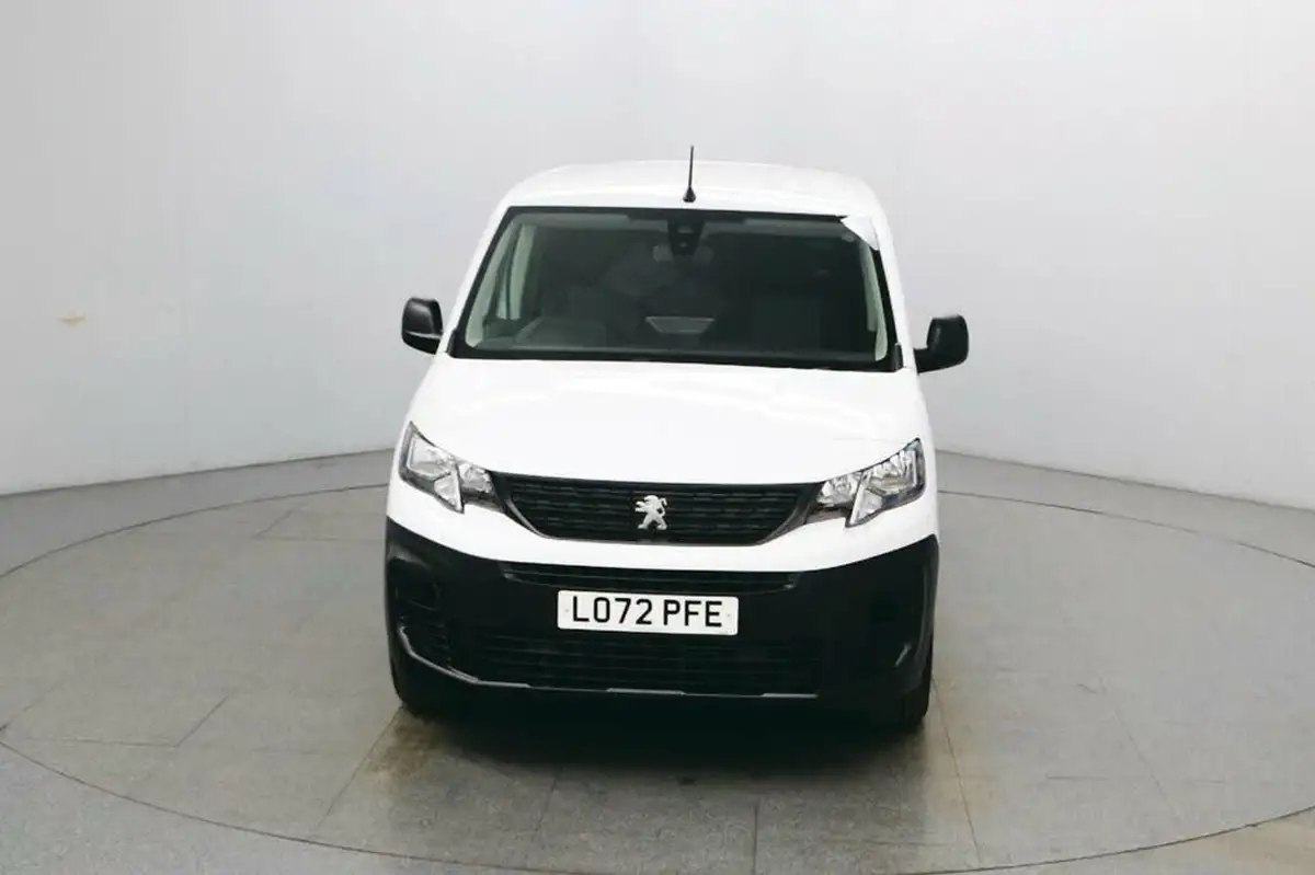 2022-peugeot-partner-big-10