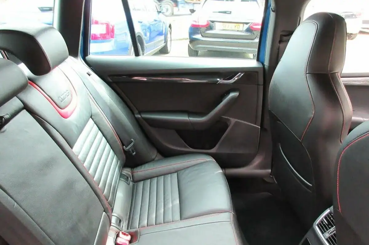 2014-skoda-octavia-20tdi-vrs-estate-big-29