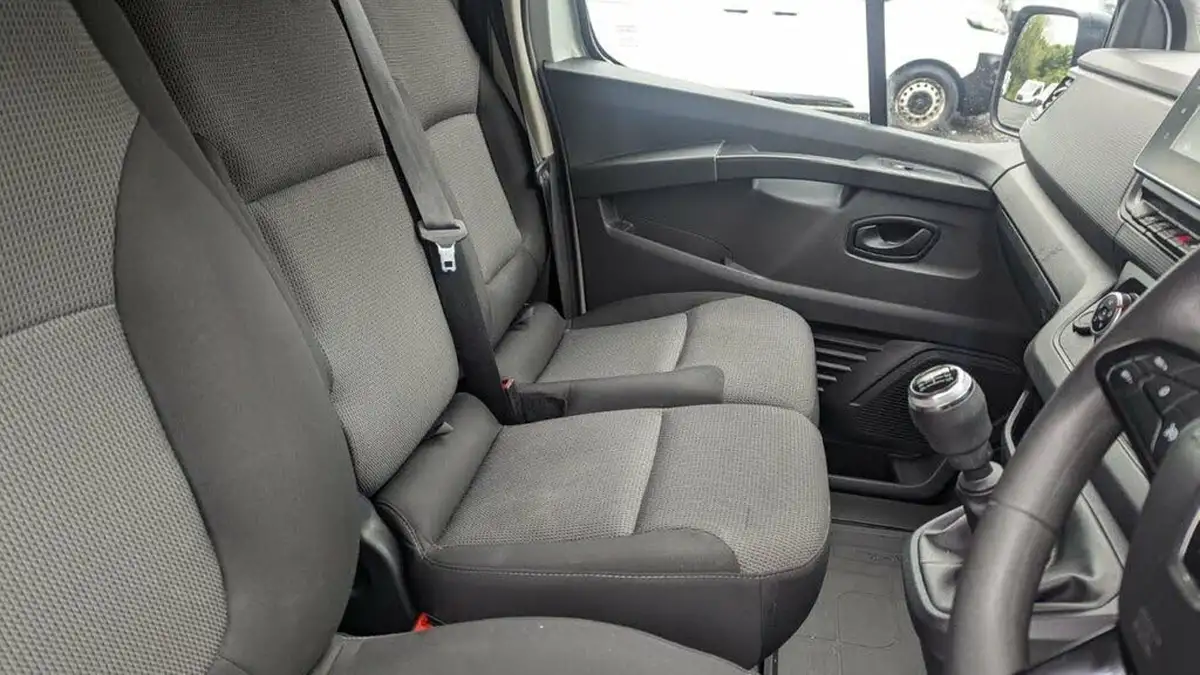 2023-renault-trafic-20dci-sl28-130-business-big-11