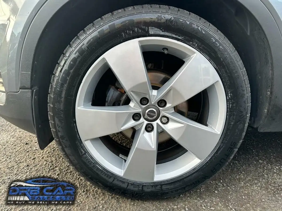 2018-volvo-xc40-20td-d3-momentum-geartronic-big-8