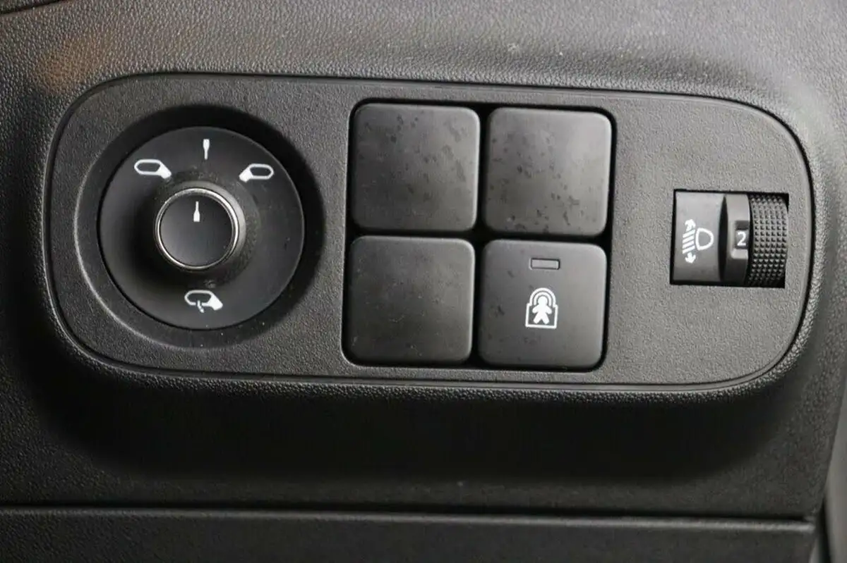 2023-citroen-c3-12-puretech-c-series-edition-83ps-ss-big-27