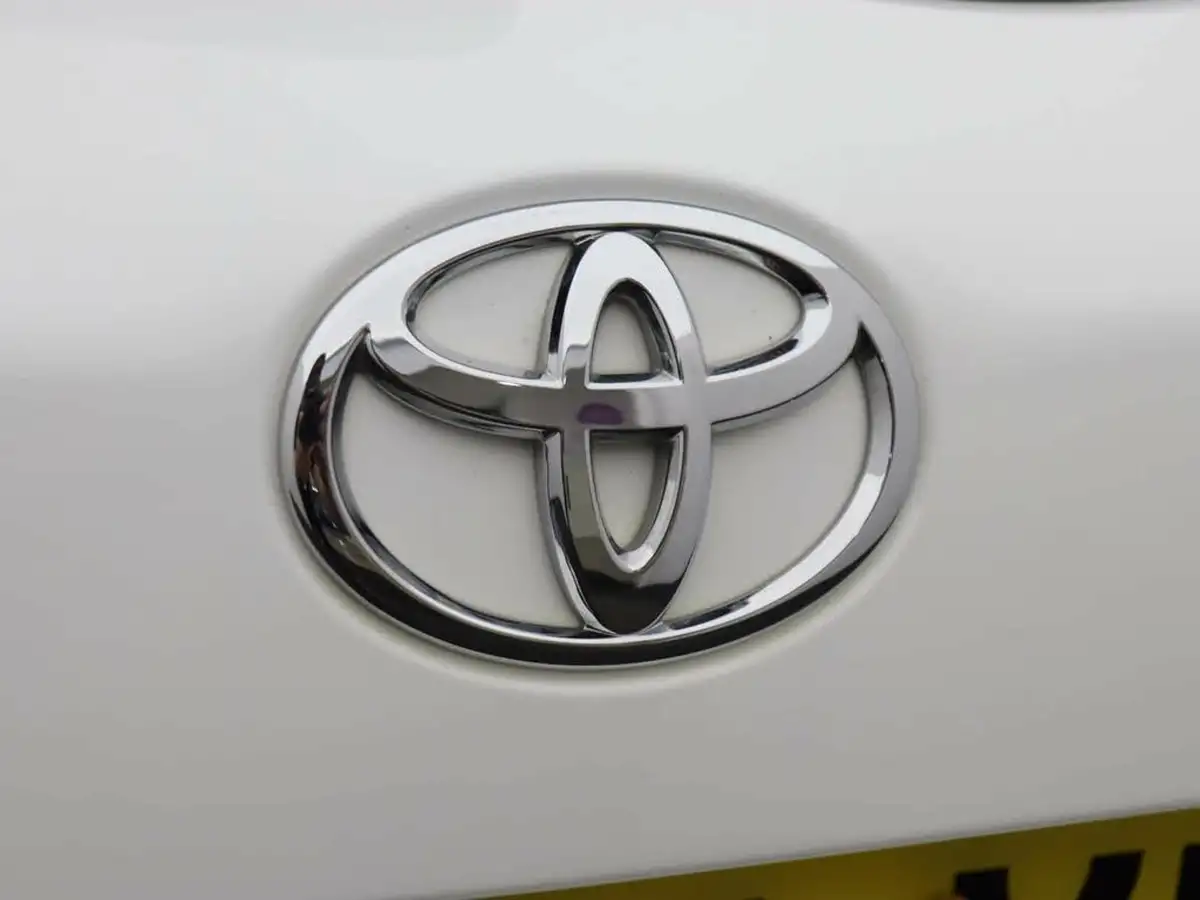 2019-toyota-yaris-10-vvt-i-active-big-40