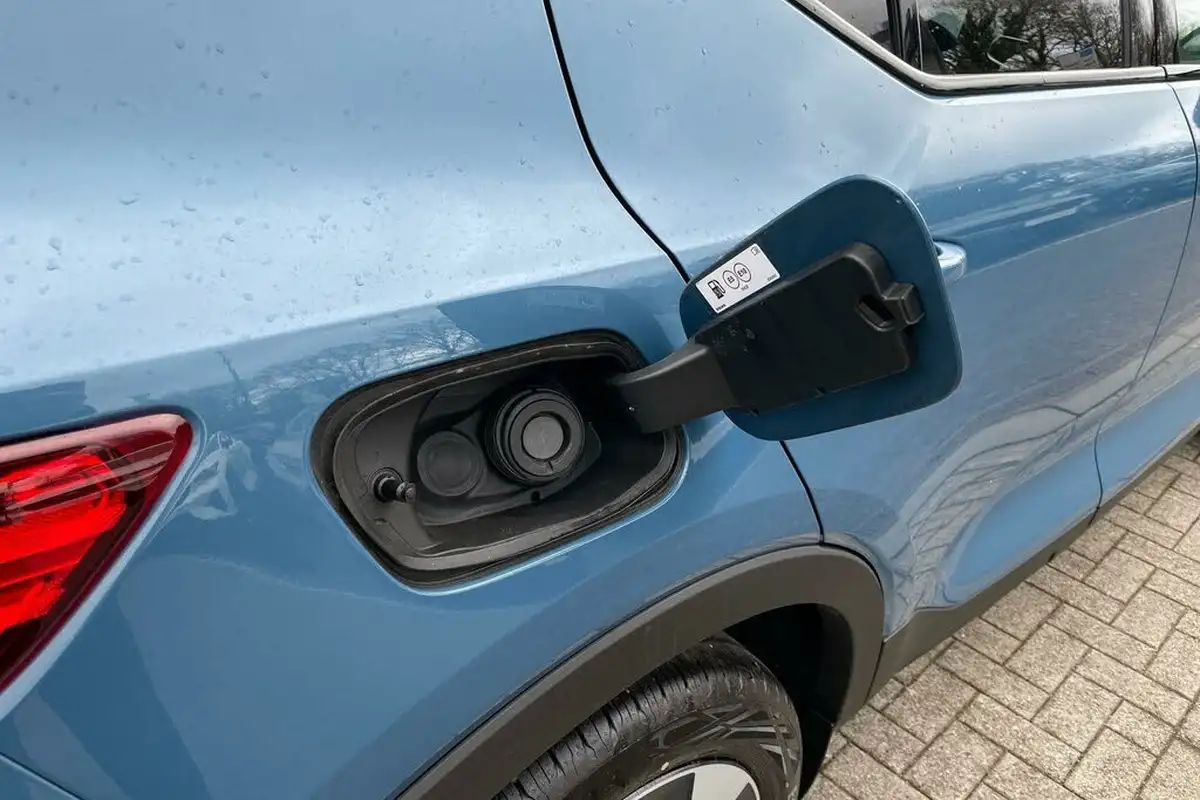 2024-volvo-xc40-20-b4-plus-big-17