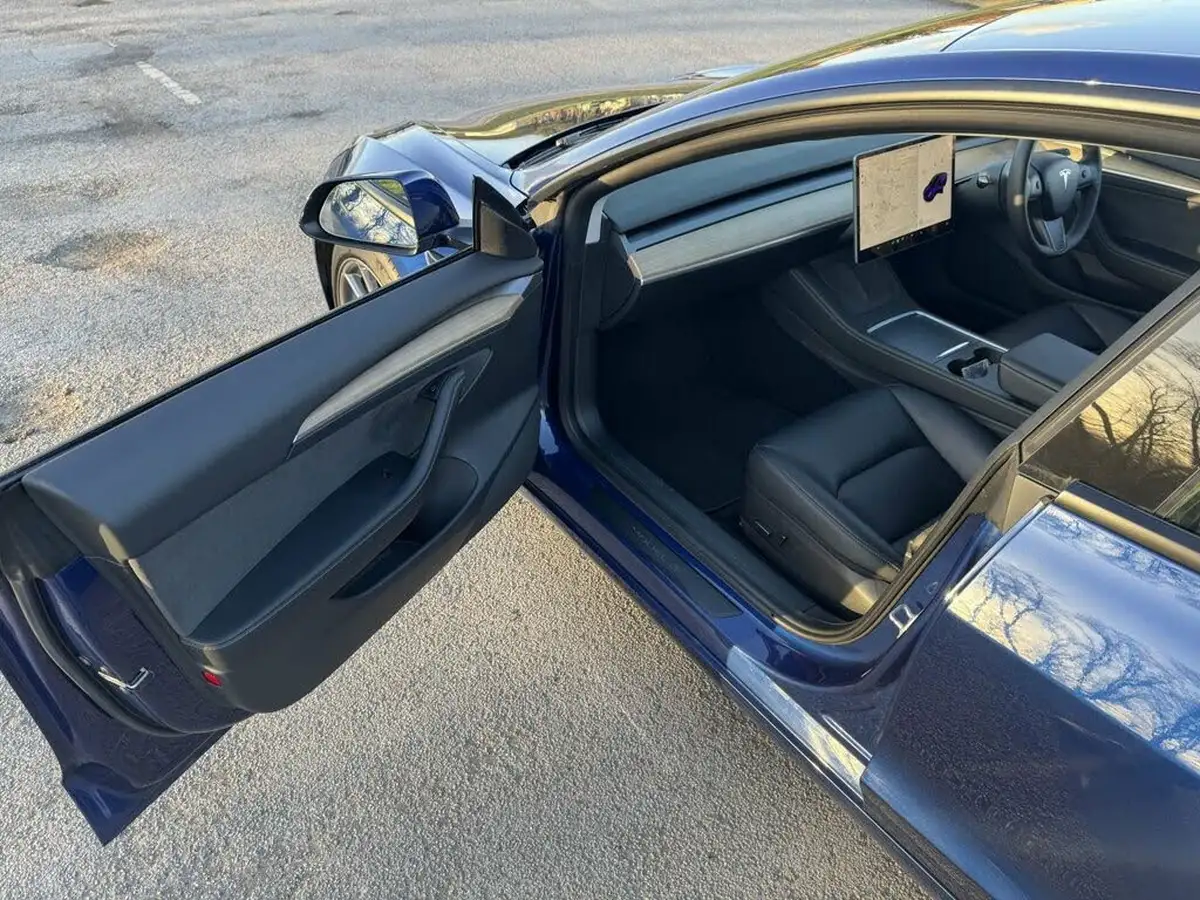 2022-tesla-model-3-e-rwd-big-24