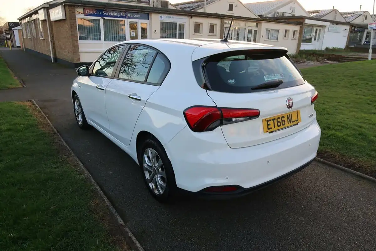 2017-fiat-tipo-14-easy-plus-hatchback-big-10