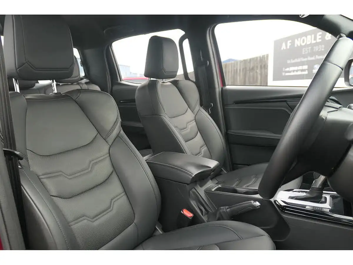 2024-isuzu-d-max-19td-v-cross-steel-edition-auto-big-12