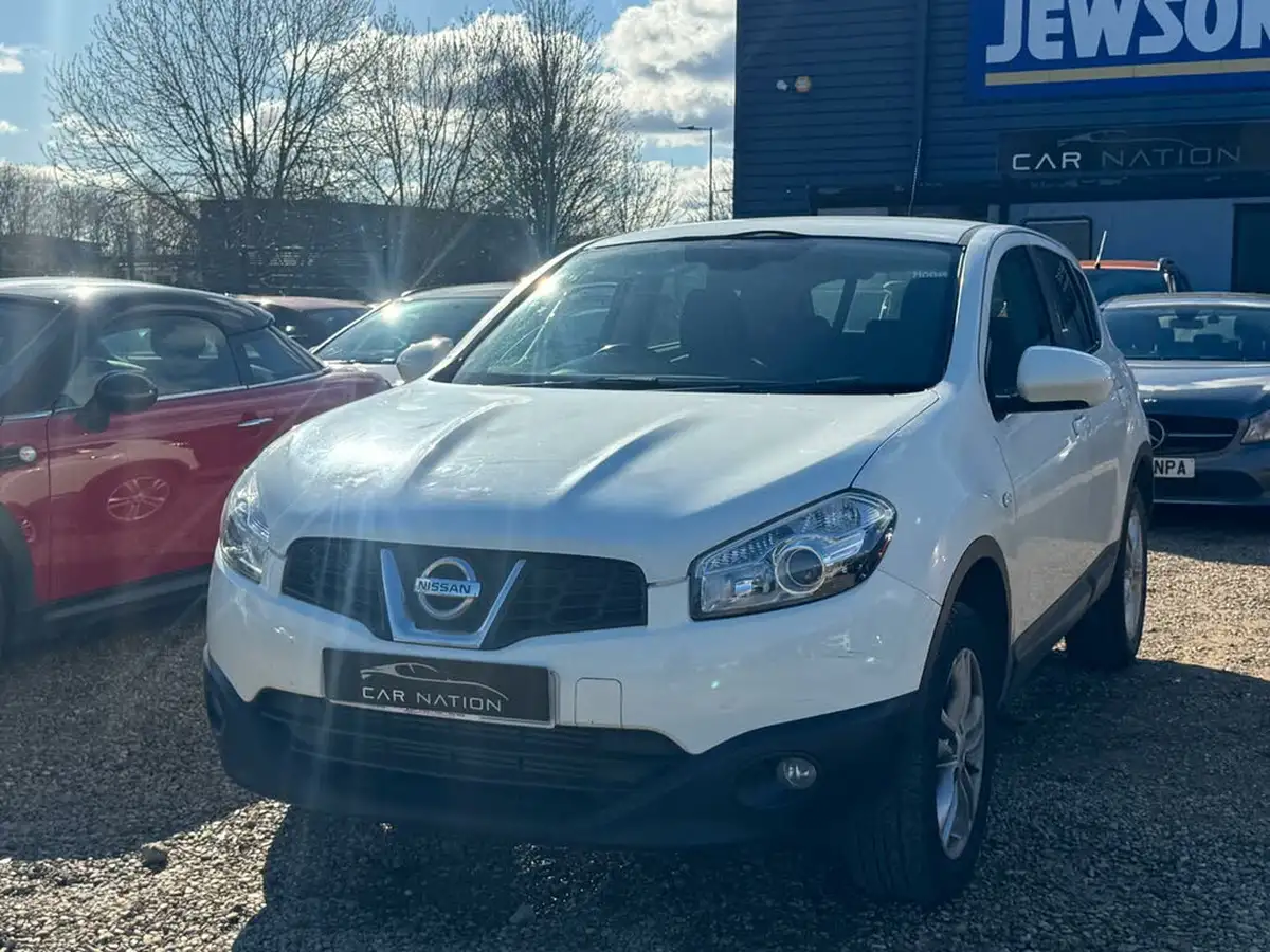 2011-nissan-qashqai-15td-acenta-big-2