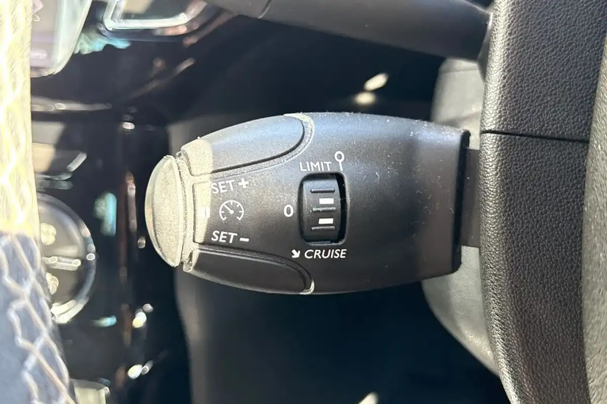 2017-ds-ds-3-12-puretech-connected-chic-82ps-big-31
