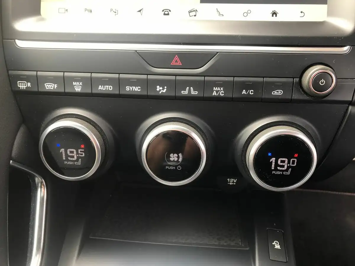 2018-jaguar-e-pace-20-i4d-first-edition-big-9