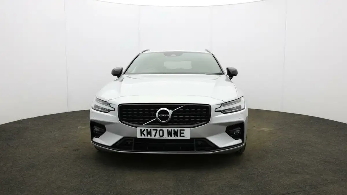 2020-volvo-v60-20-b4-r-design-big-40