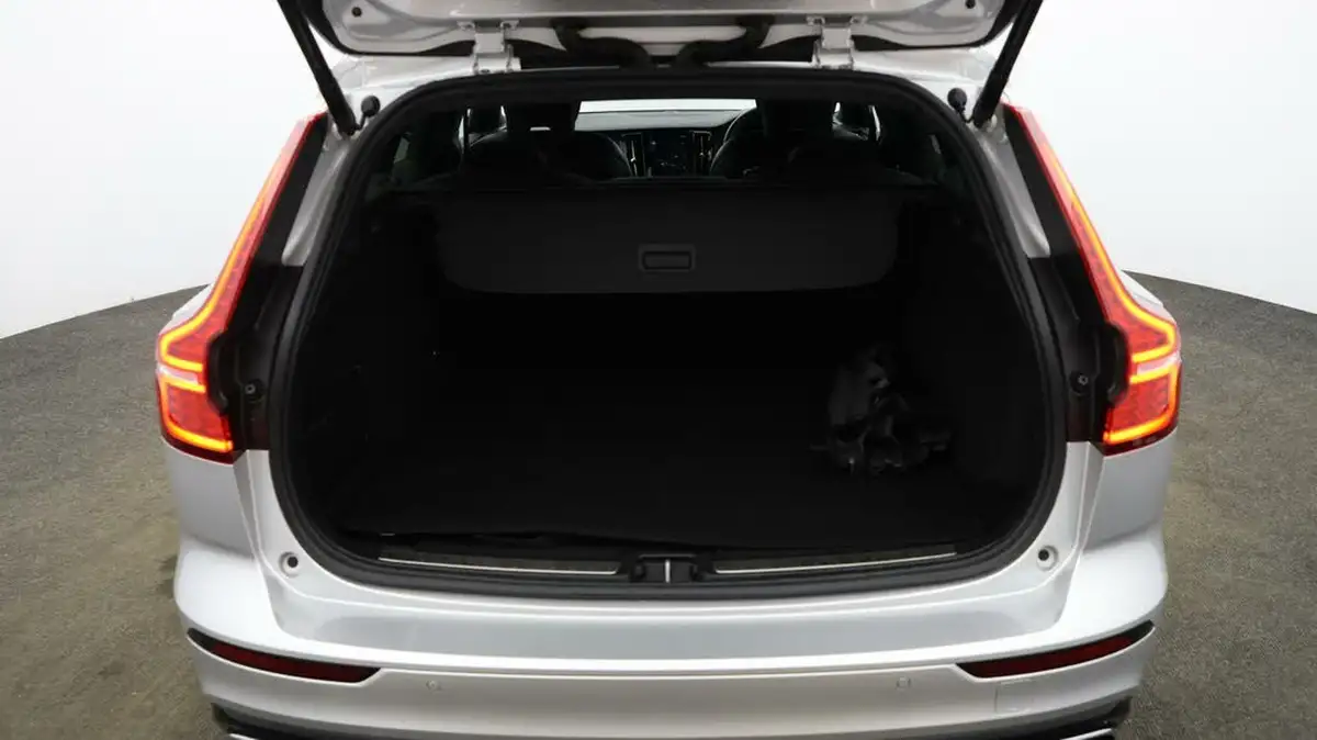 2020-volvo-v60-20-b4-r-design-big-16