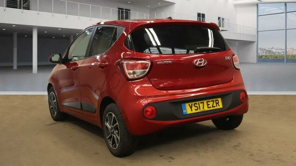 2017-hyundai-i10-12-premium-big-2