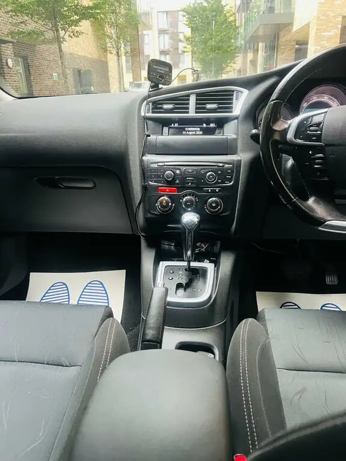 2012-citroen-c4-16-vtr-auto-big-21