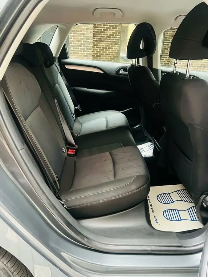 2012-citroen-c4-16-vtr-auto-big-25
