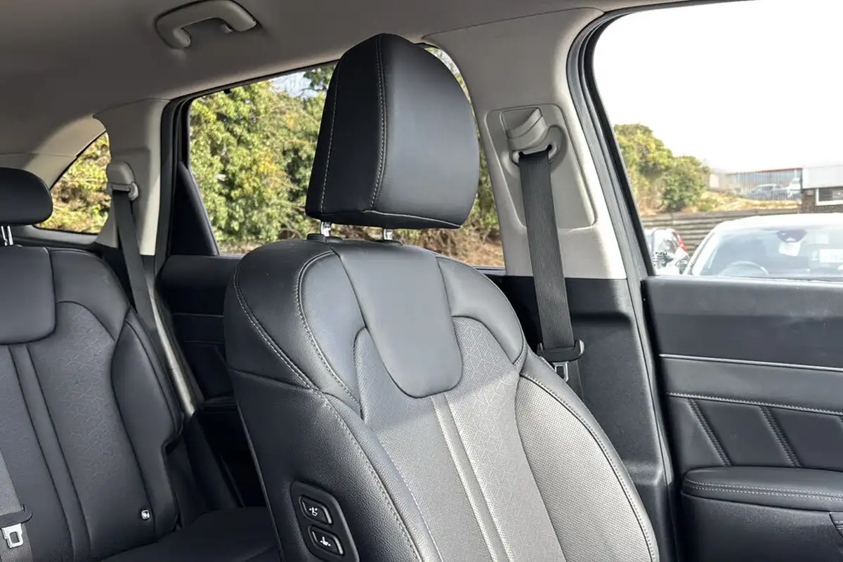 2022-kia-sorento-16-t-gdi-3-226bhp-hev-big-42