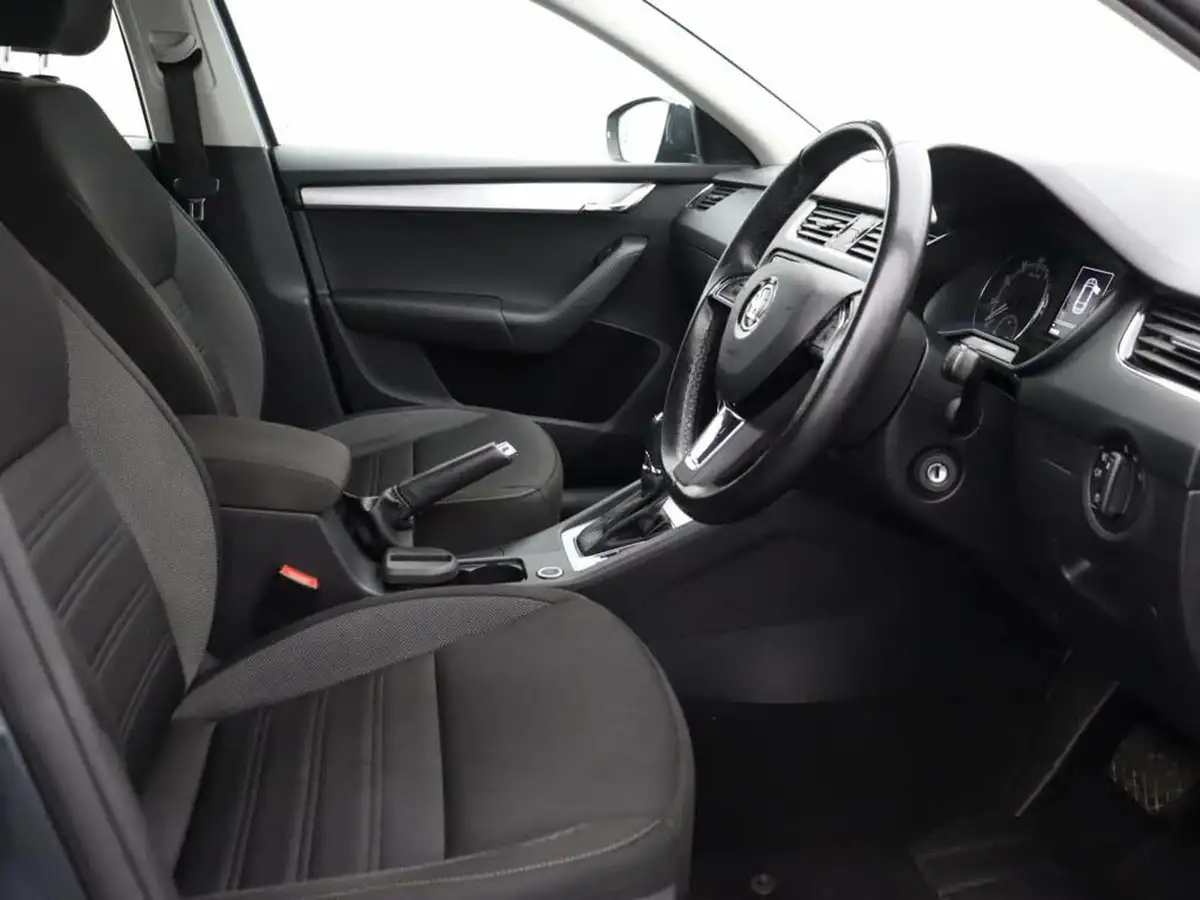 2018-skoda-octavia-10-tsi-se-estate-dsg-big-30