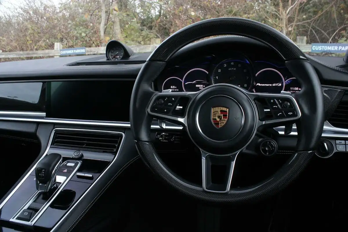 2019-porsche-panamera-40-v8-gts-hatchback-big-10