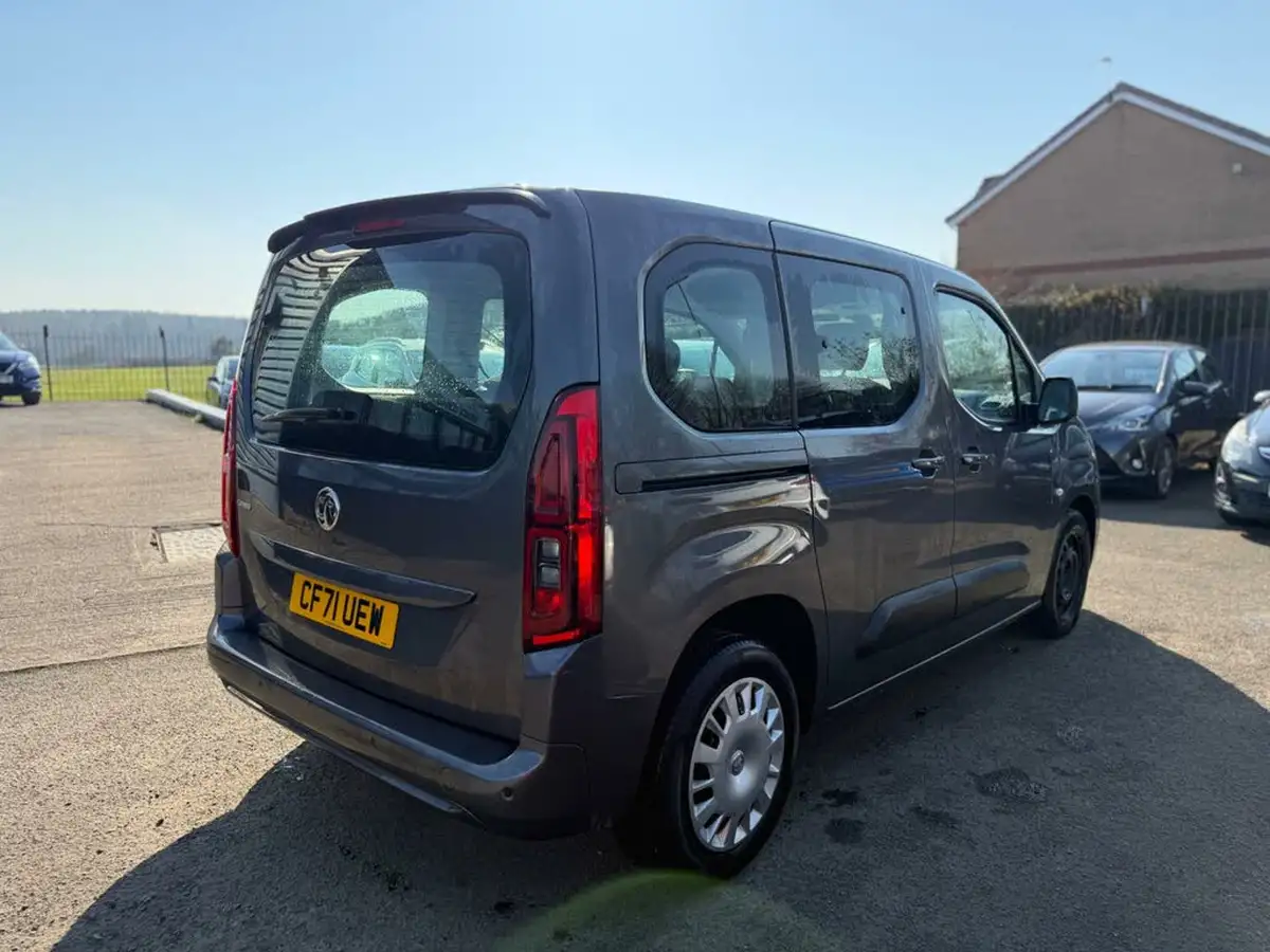 2022-vauxhall-combo-life-15-edition-big-5