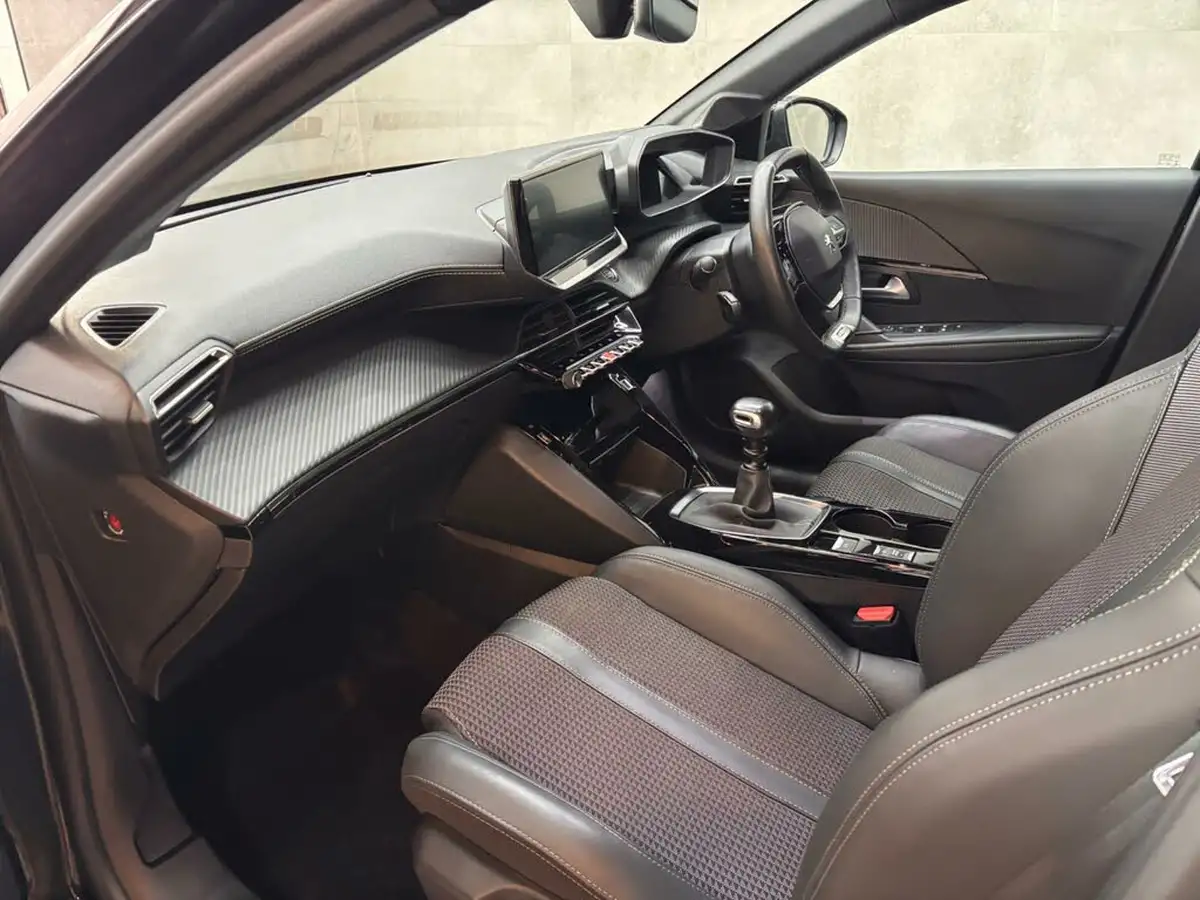 2022-peugeot-208-12-puretech-gt-100bhp-big-40