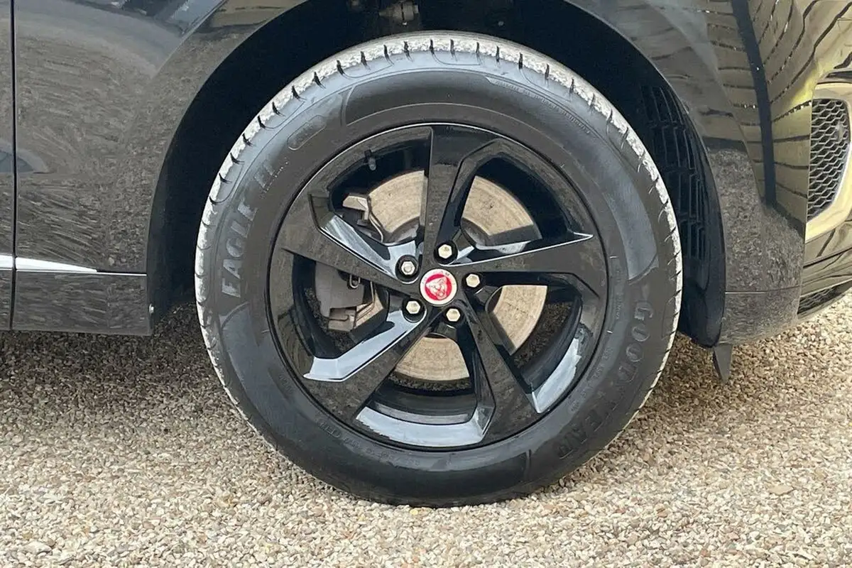 2022-jaguar-f-pace-20-d200-r-dynamic-s-big-13