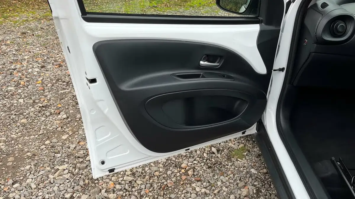 2023-toyota-aygo-x-10-vvt-i-pure-cvt-big-28