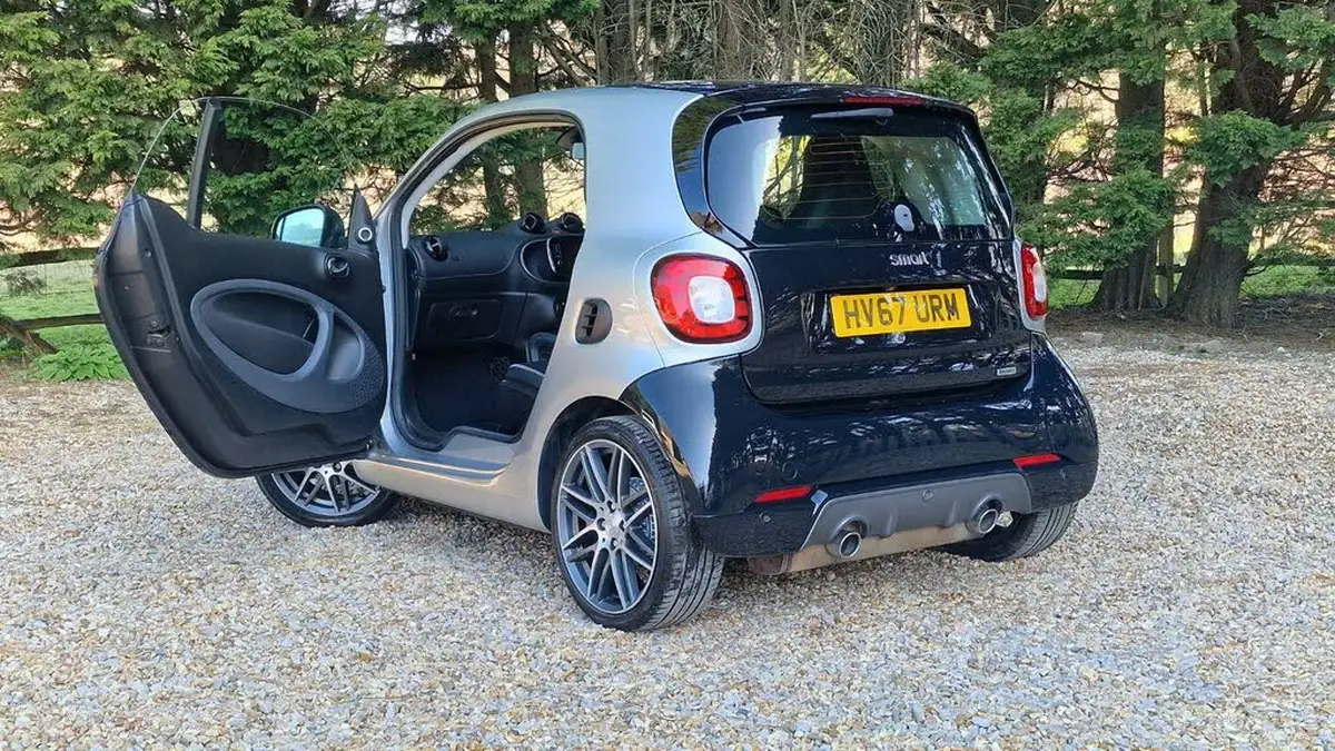 2017-smart-fortwo-09-brabus-xclusive-107bhp-coupe-big-4
